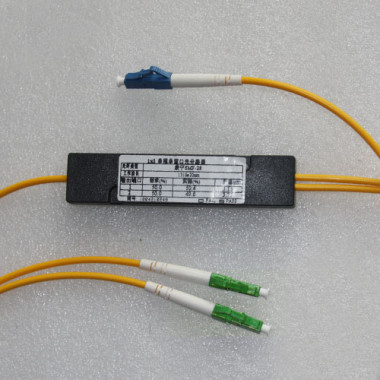 1x2 LC to LC/APC Splitter Singlemode 2.0mm 1310nm & 1550nm 50/50 1x2 LC to LC/APC Splitter Singlemode 2.0mm 1310nm & 1550nm 50/50