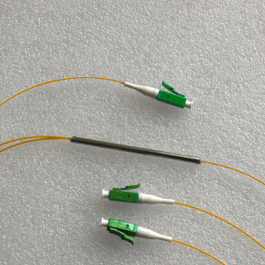 1x2 LC/APC to LC/APC Splitter Singlemode 0.9mm 1550nm 50/50 1x2 LC/APC to LC/APC Splitter Singlemode 0.9mm 1550nm 50/50