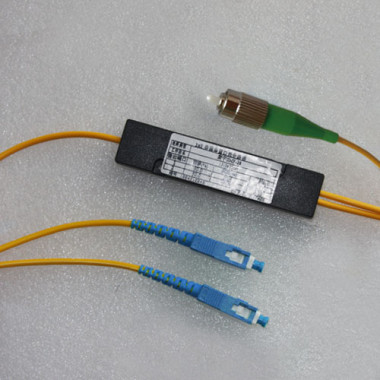 1x2 FC/APC to SC Splitter Singlemode 2.0mm 1310nm 50/50 1x2 FC/APC to SC Splitter Singlemode 2.0mm 1310nm 50/50